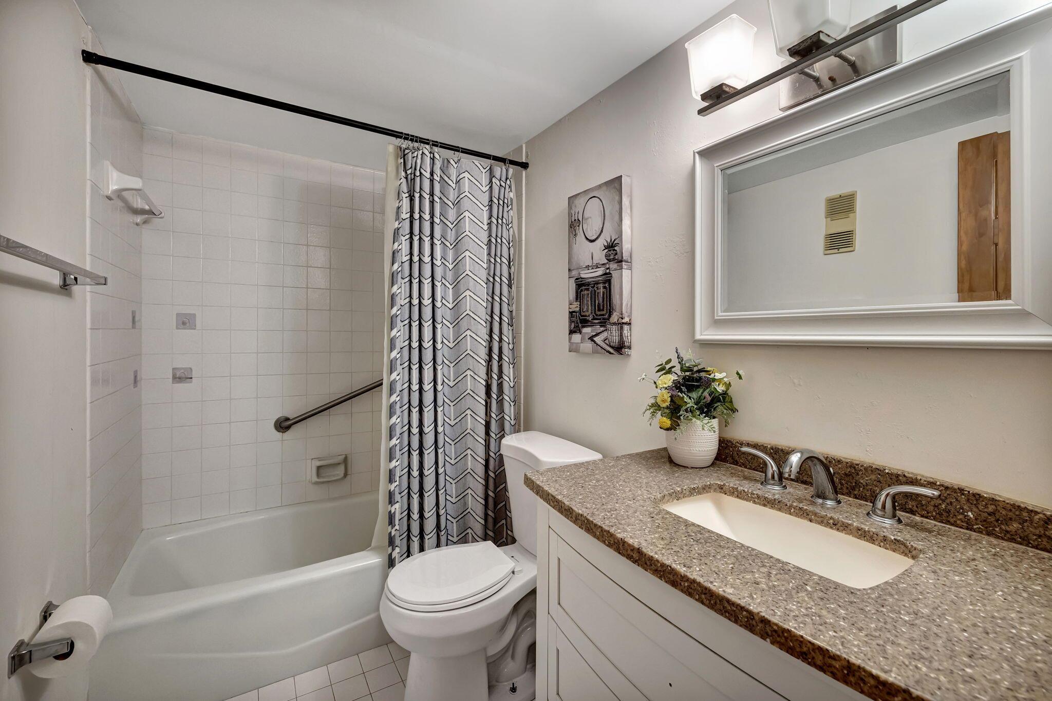 Photo 22 of home located at 3910 Inverrary Boulevard 601-B, Lauderhill FL