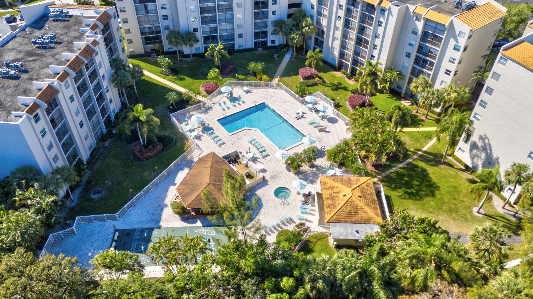Photo 32 of home located at 3910 Inverrary Boulevard 601-B, Lauderhill FL