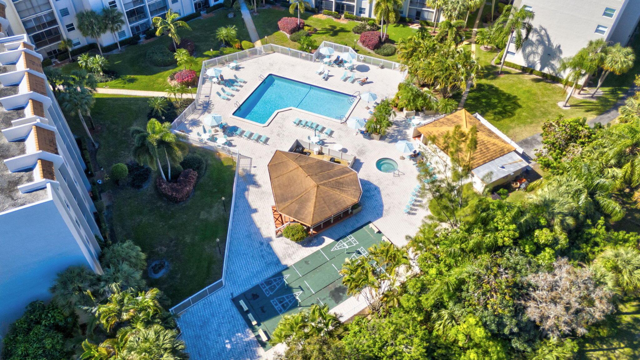 Photo 34 of home located at 3910 Inverrary Boulevard 601-B, Lauderhill FL