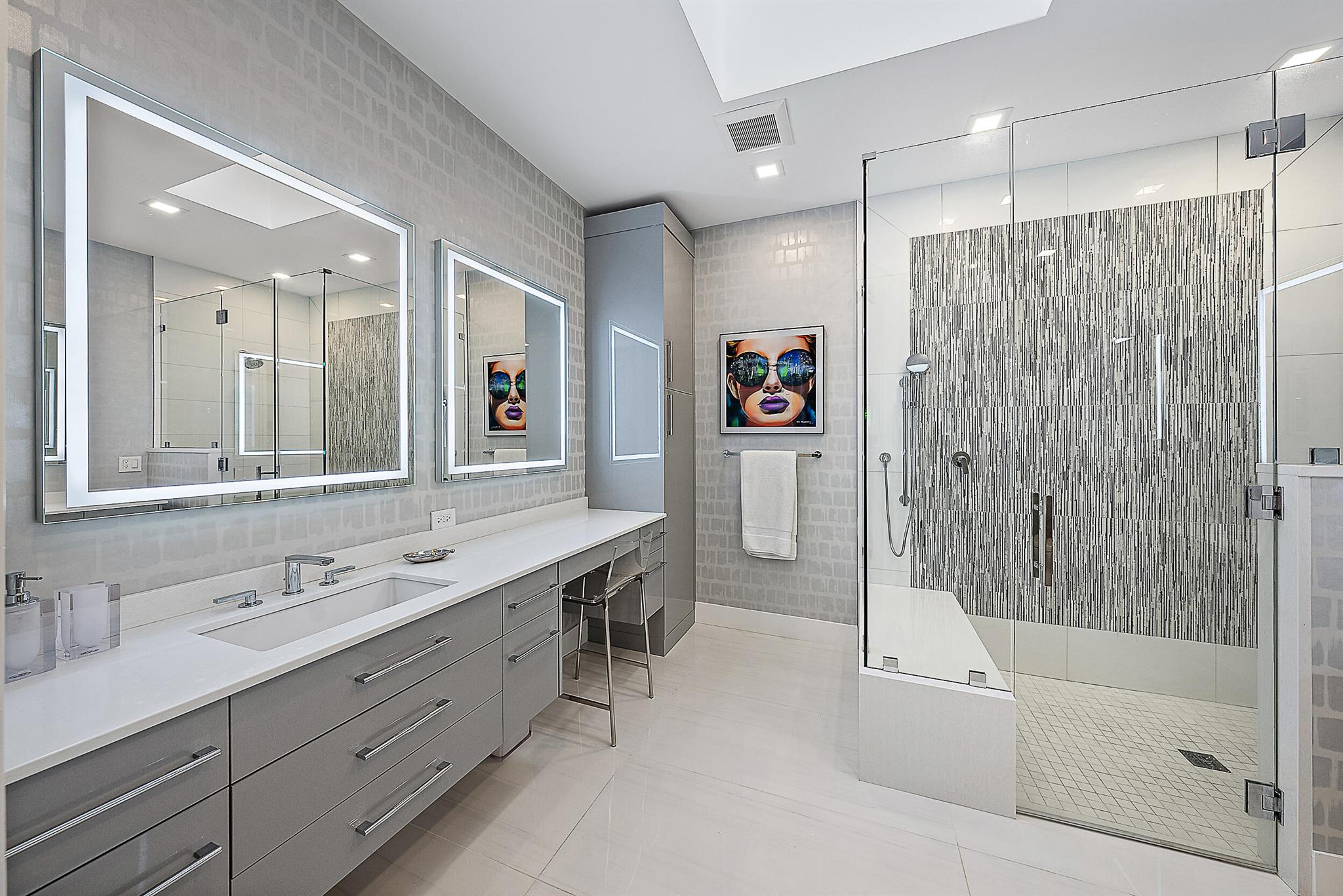 Photo 13 of home located at 179 Regatta Drive, Jupiter FL