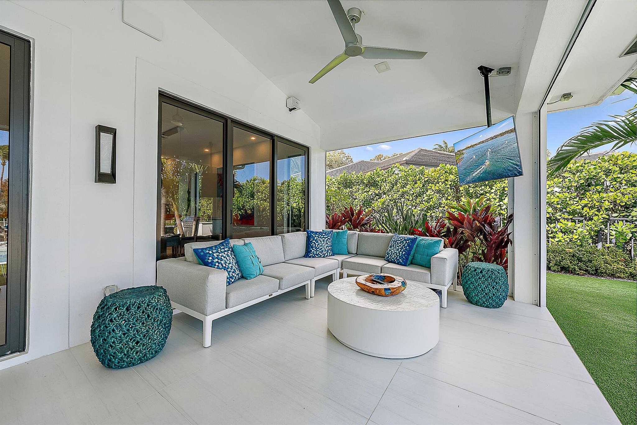 Photo 4 of home located at 179 Regatta Drive, Jupiter FL