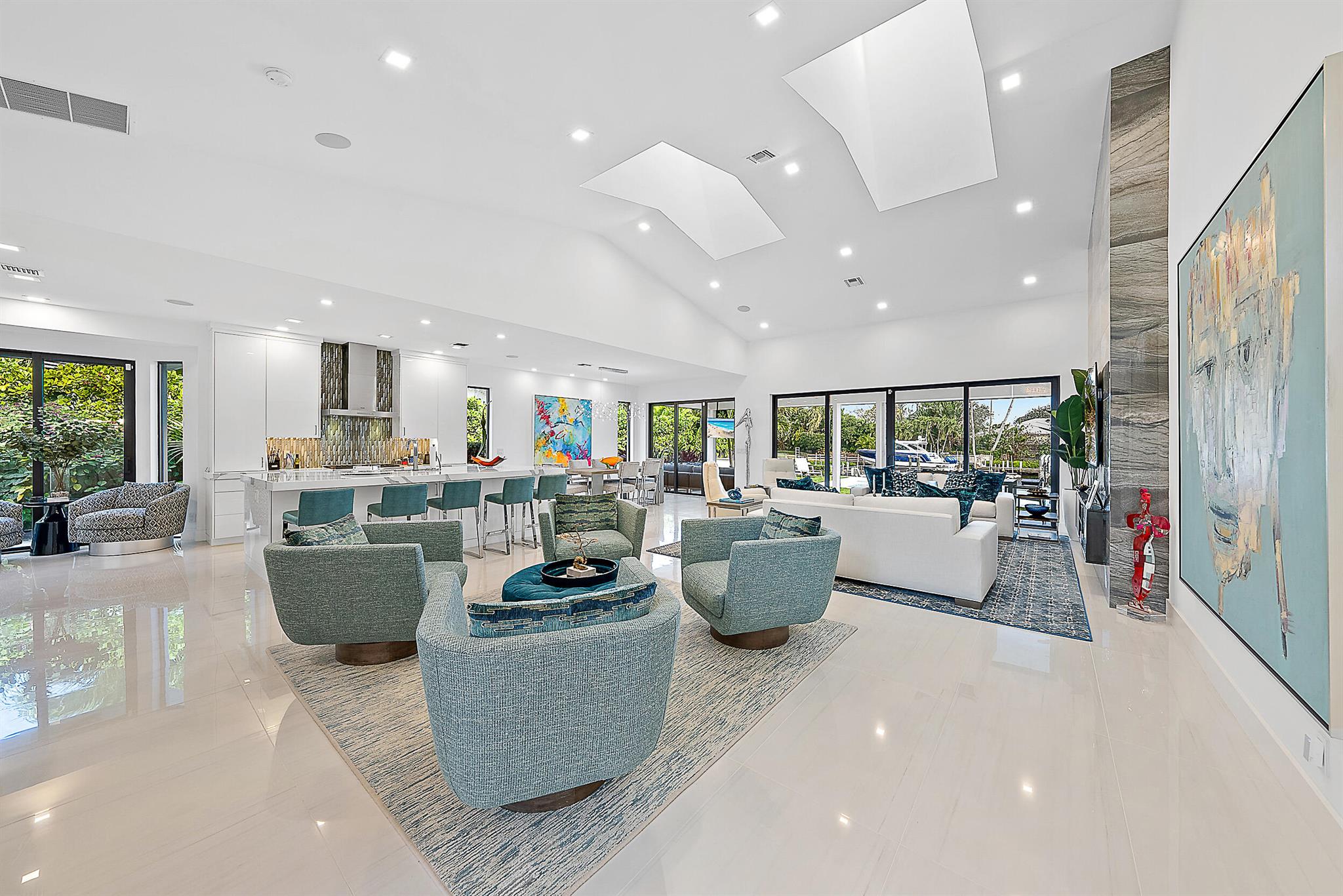 Photo 6 of home located at 179 Regatta Drive, Jupiter FL