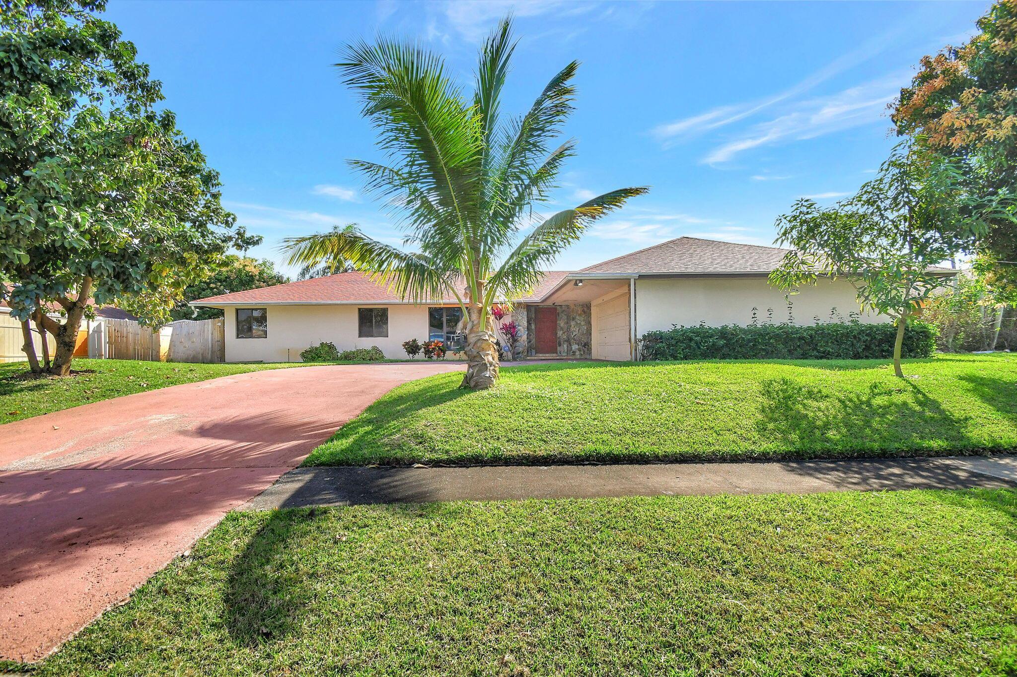 834 Briarwood Drive, Haverhill, Florida 33415