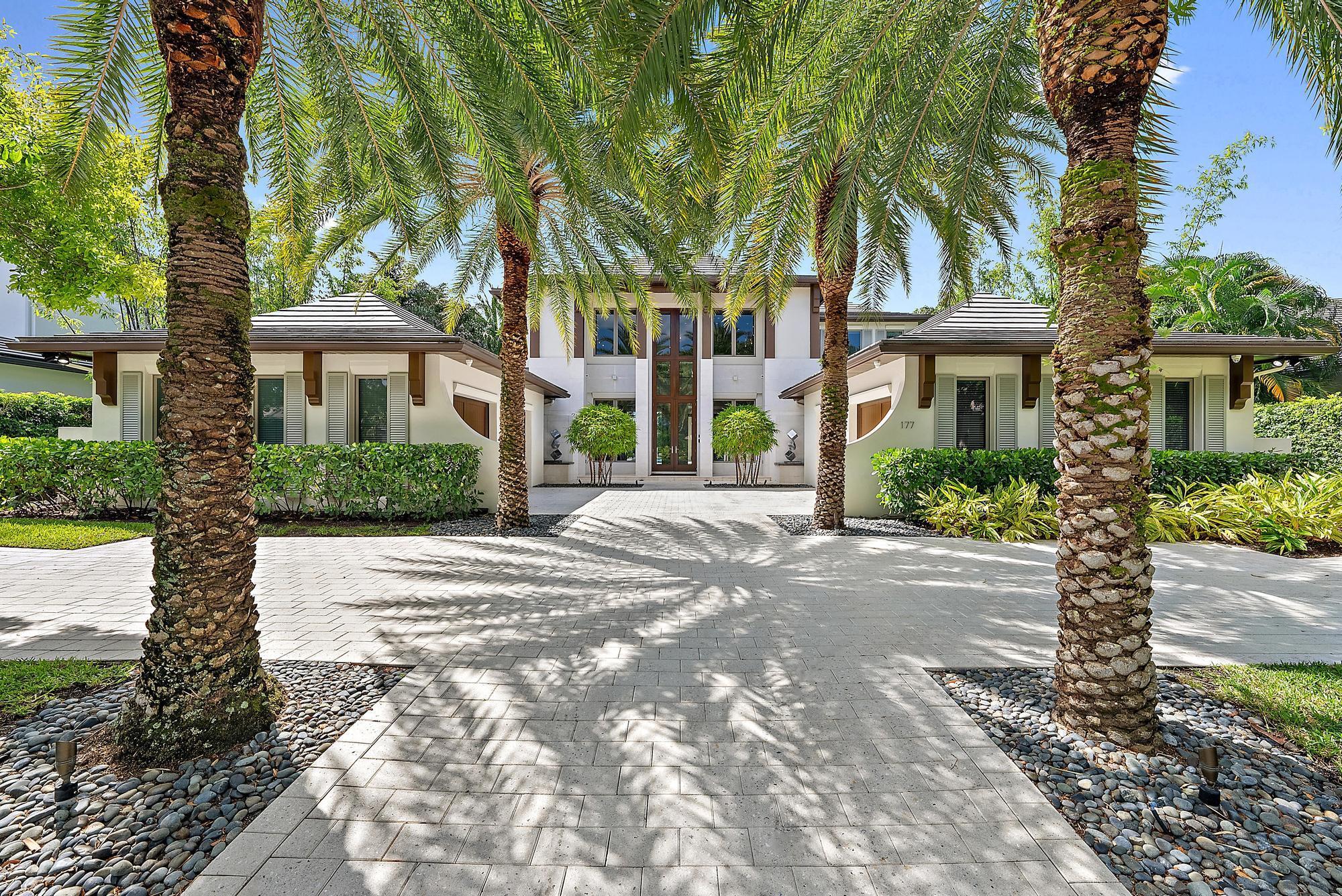 Photo 5 of home located at 177 Commodore Drive, Jupiter FL