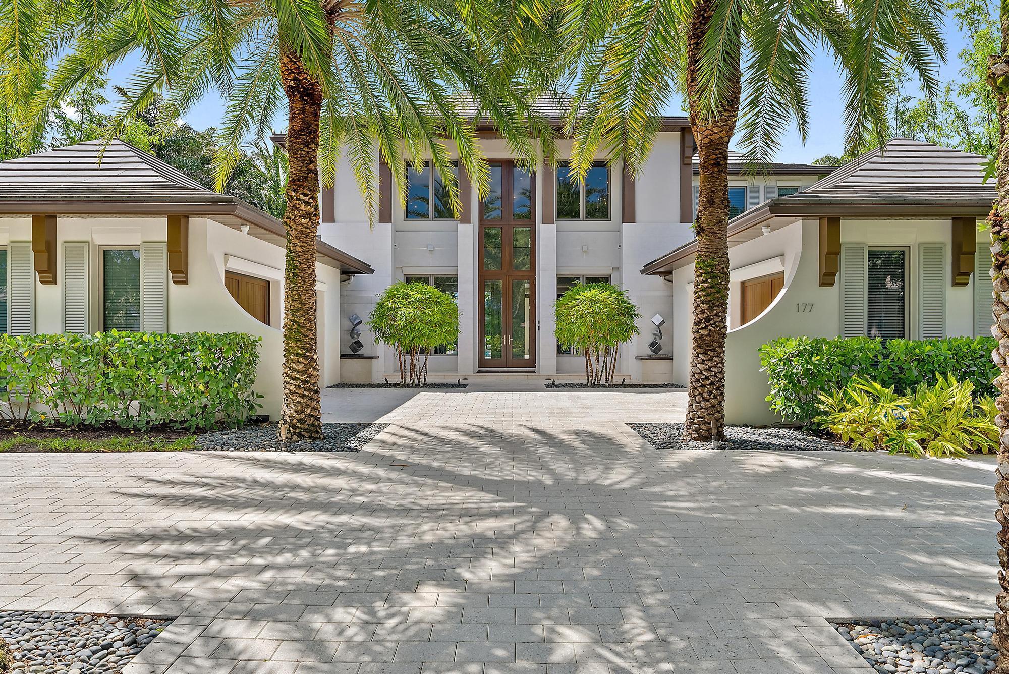 Photo 6 of home located at 177 Commodore Drive, Jupiter FL