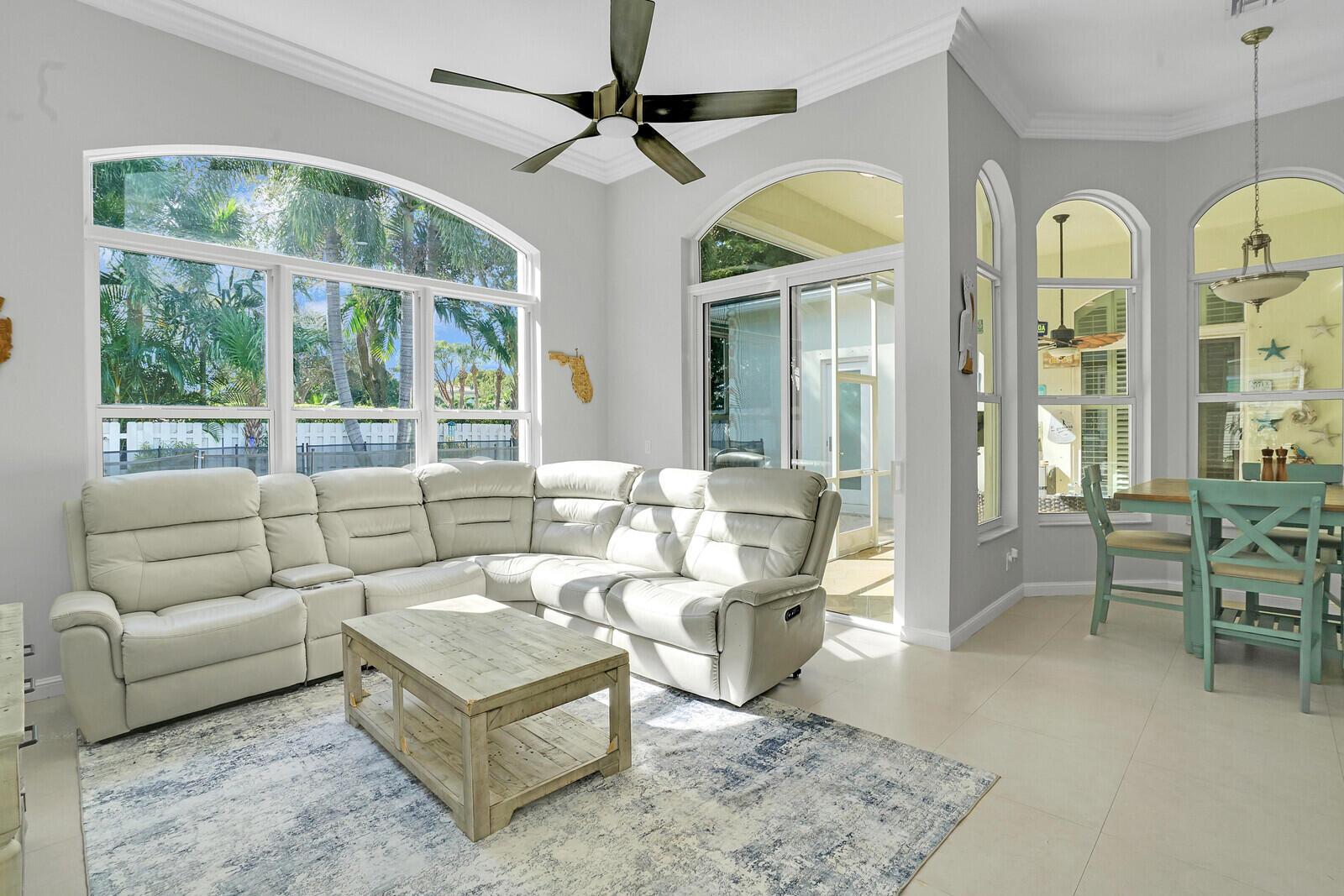 Photo 12 of home located at 6898 Houlton Circle, Lake Worth FL
