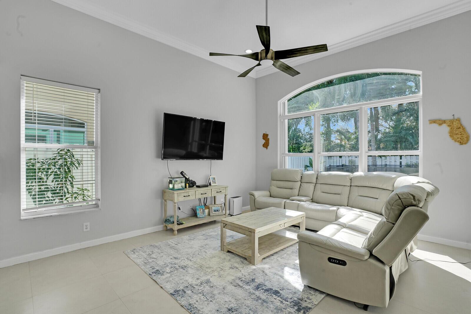Photo 13 of home located at 6898 Houlton Circle, Lake Worth FL
