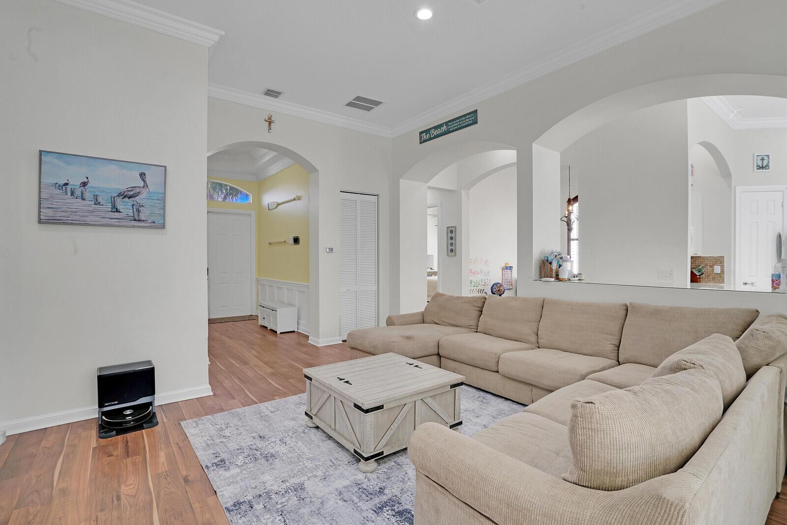 Photo 15 of home located at 6898 Houlton Circle, Lake Worth FL