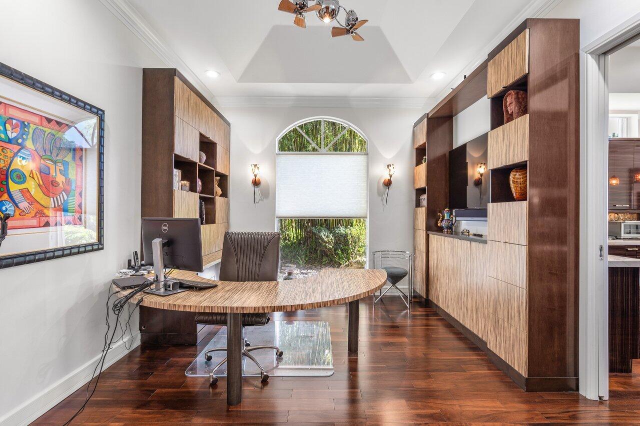 Photo 10 of home located at 337 Eagle Drive, Jupiter FL