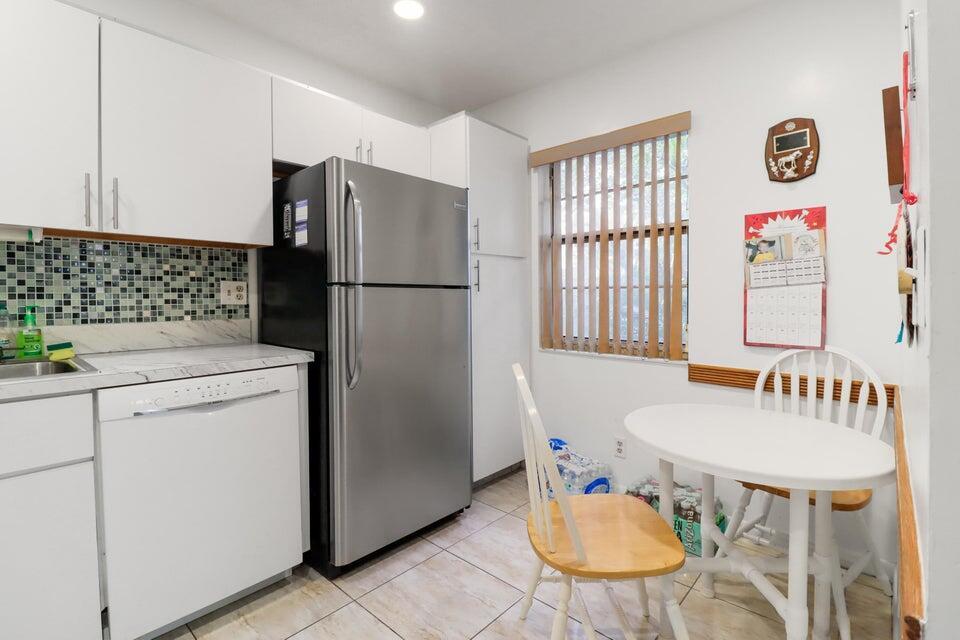 Photo 10 of home located at 107 Lake Terry Drive, West Palm Beach FL