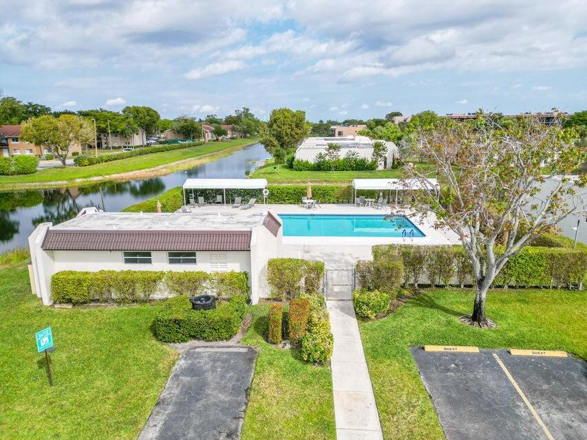 Photo 4 of home located at 107 Lake Terry Drive, West Palm Beach FL