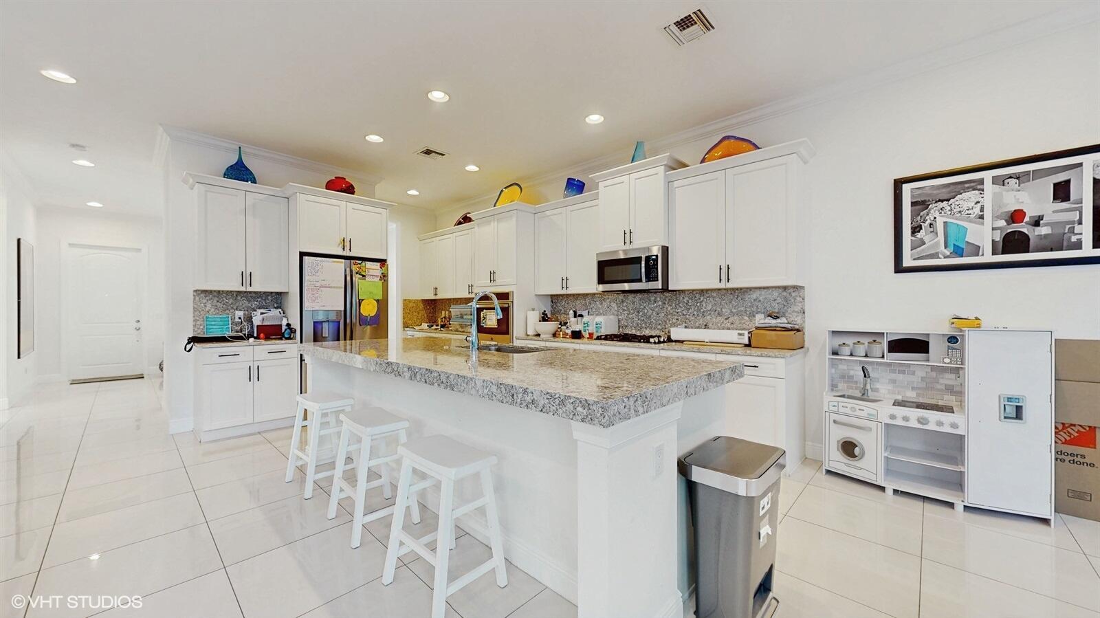 Image to showcase the property located at 2098 Dickens Terrace