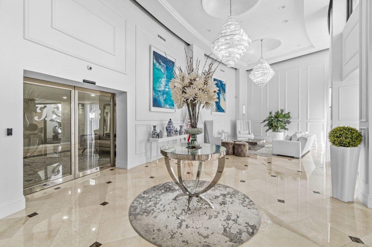 Apartamento à Venda em Highland Beach, FL