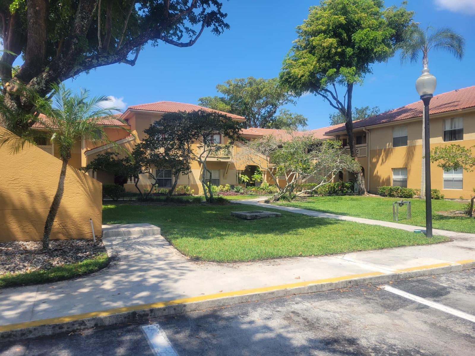 4815 Via Palm Lake Unit 1401, West Palm Beach, Florida 33417
