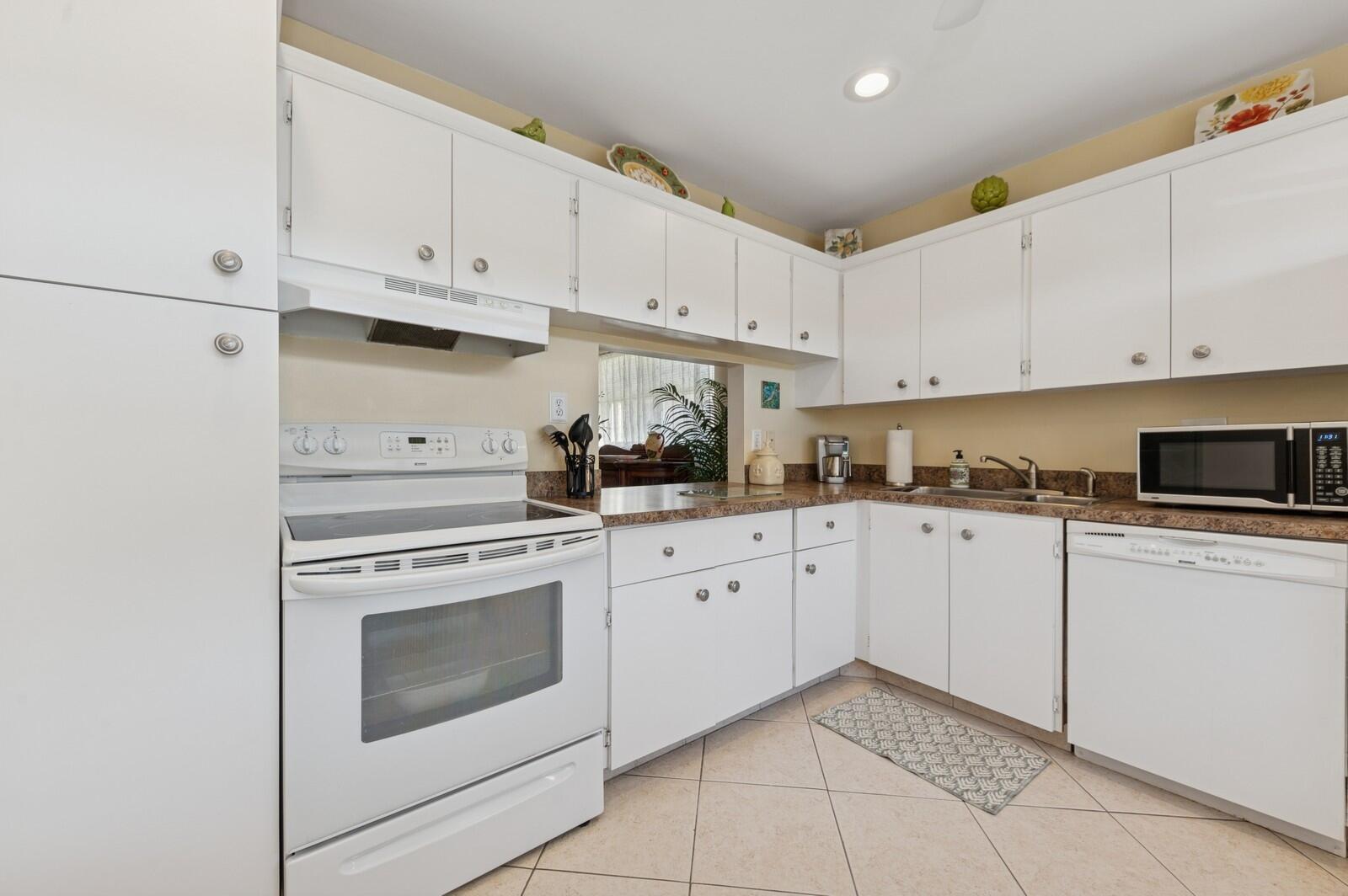 Photo 5 of home located at 317 Golden River Drive, West Palm Beach FL