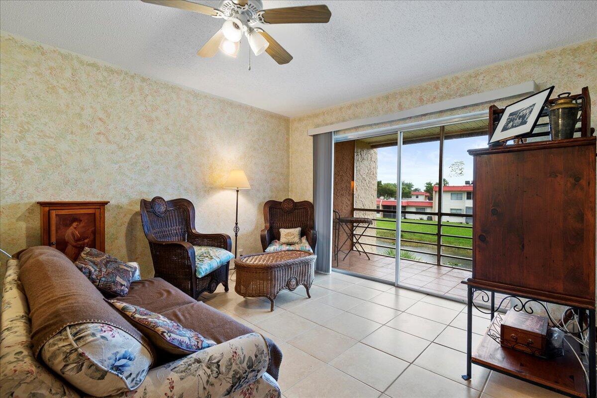 Photo 4 of home located at 427 Lake Frances Drive, West Palm Beach FL