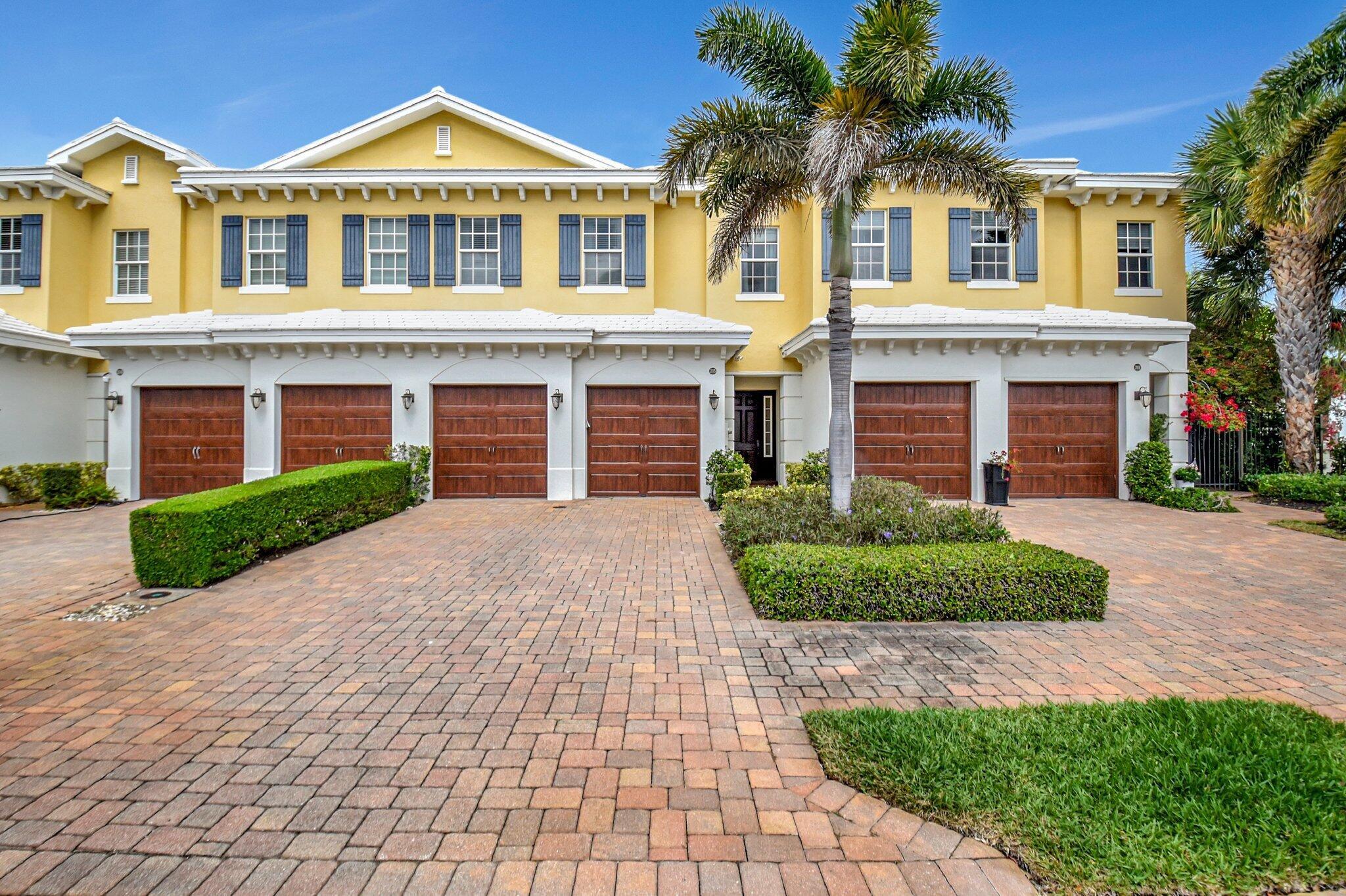 Everything you need in North Palm Beach! Boasting 10-foot ceilings, 3 bedrooms + a den, and a fully updated kitchen, this open concept, two story home is perfect for entertaining and growing families.