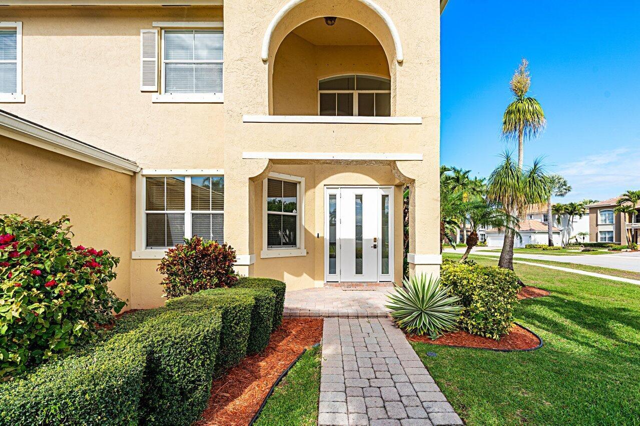 Photo 11 of home located at 6381 Melissa Way, Lake Worth FL