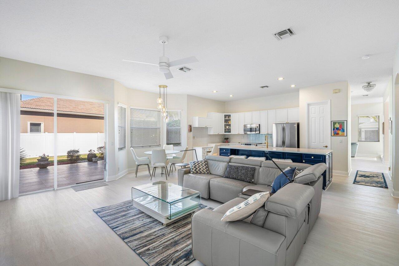 Photo 16 of home located at 6381 Melissa Way, Lake Worth FL