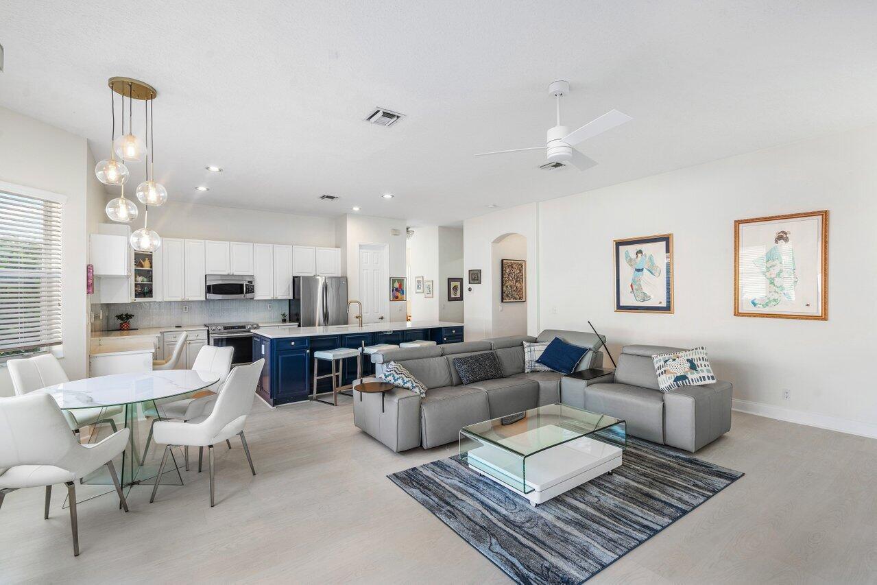 Photo 17 of home located at 6381 Melissa Way, Lake Worth FL