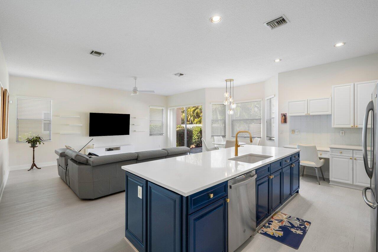 Photo 21 of home located at 6381 Melissa Way, Lake Worth FL