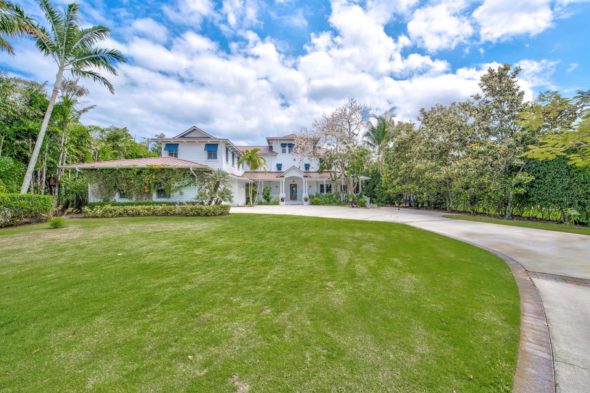 Image to showcase the property located at 5270 Pennock Point Road