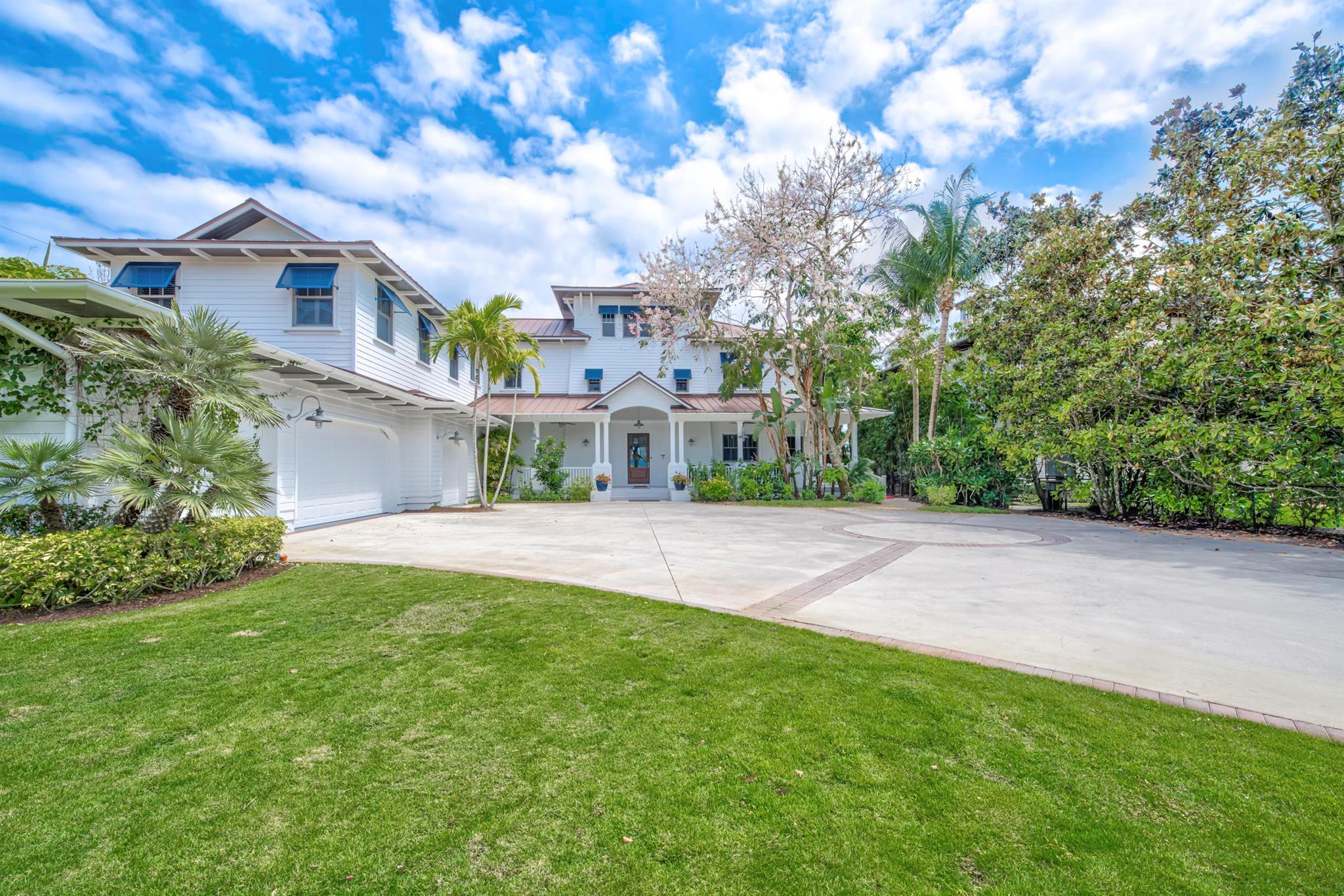 Image to showcase the property located at 5270 Pennock Point Road