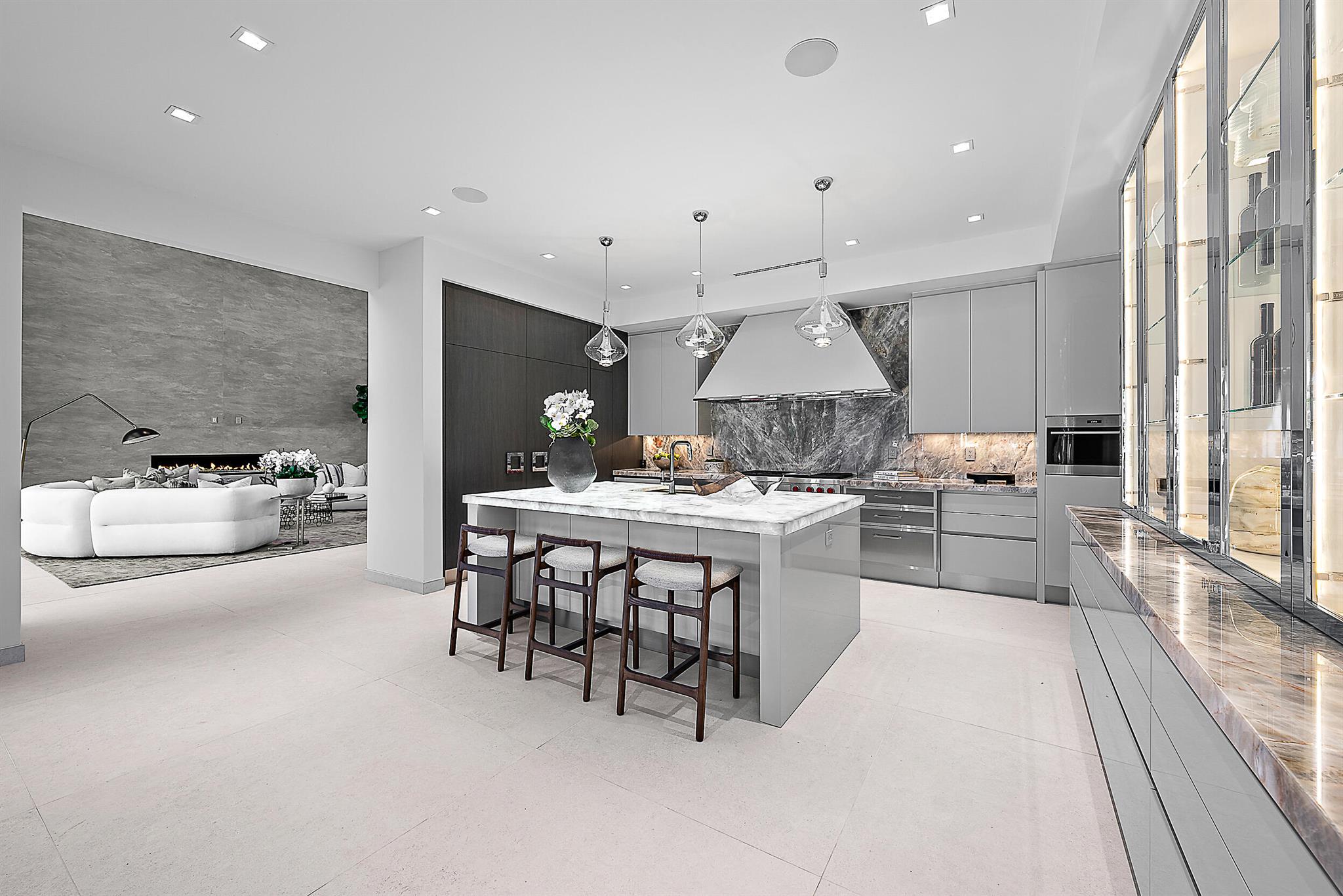 Photo 10 of home located at 126 Quayside Drive, Jupiter FL