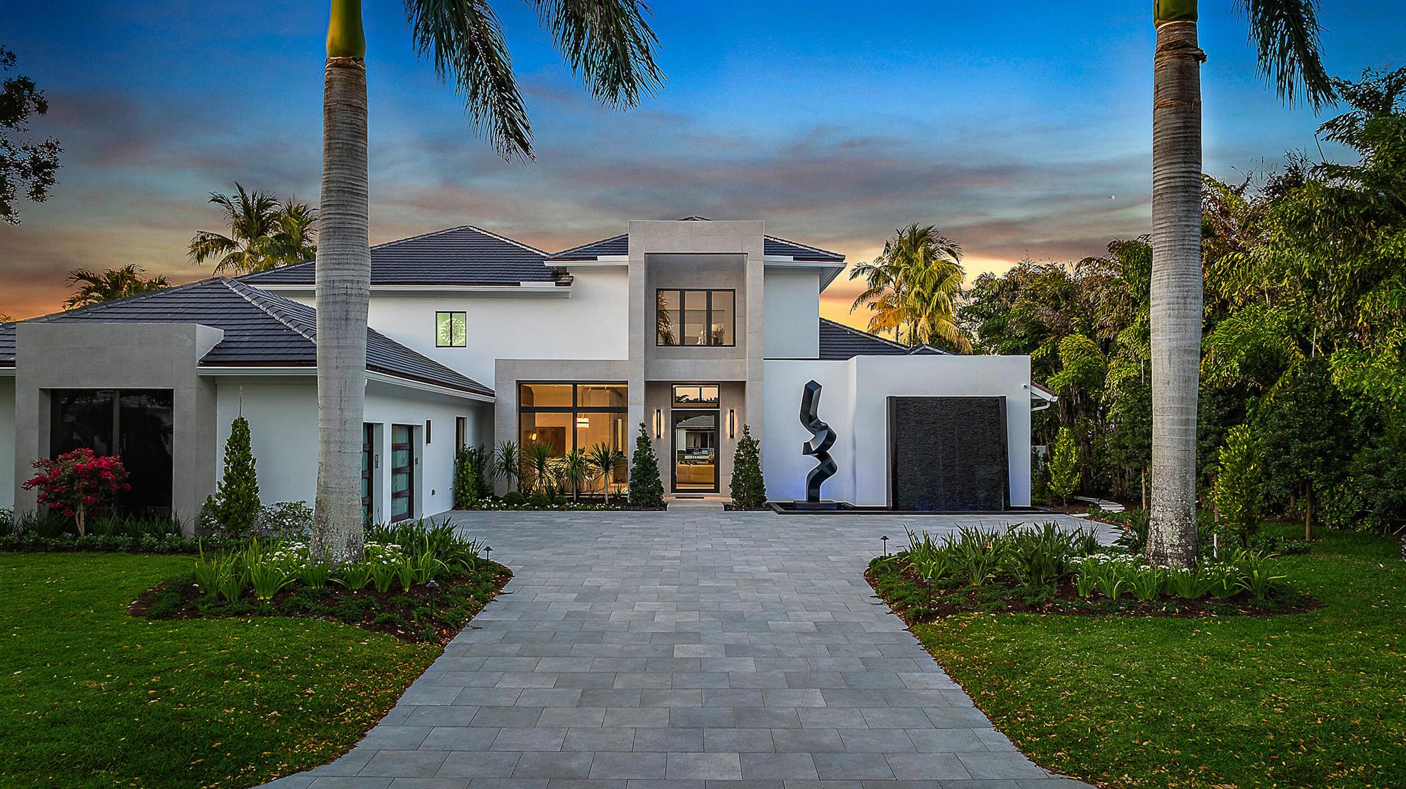 Photo 3 of home located at 126 Quayside Drive, Jupiter FL