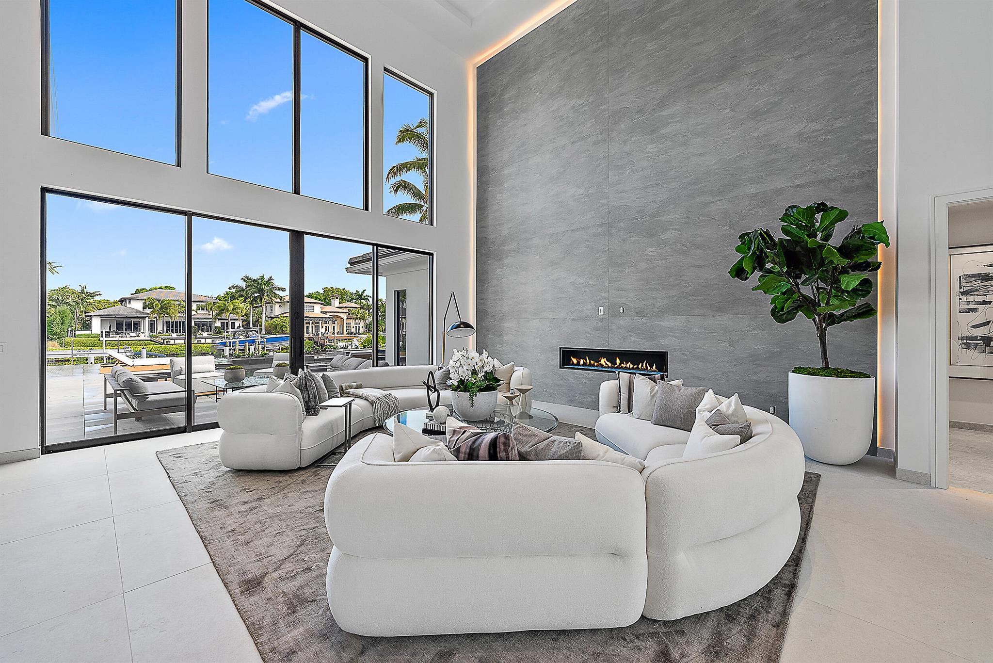 Photo 6 of home located at 126 Quayside Drive, Jupiter FL