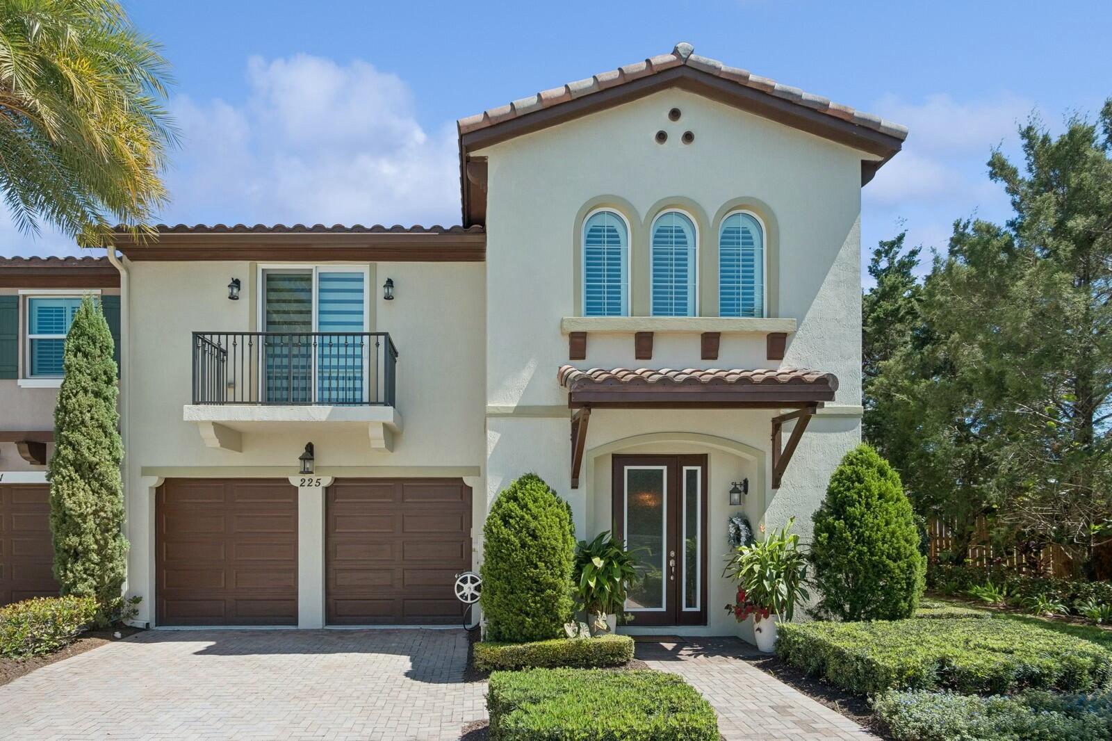225 Diamante Way