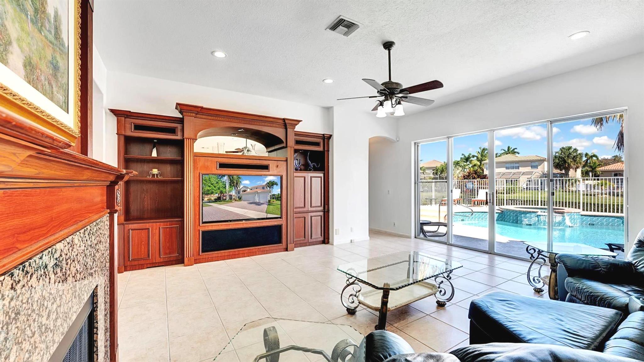 Photo 5 of home located at 6741 Finamore Circle, Lake Worth FL