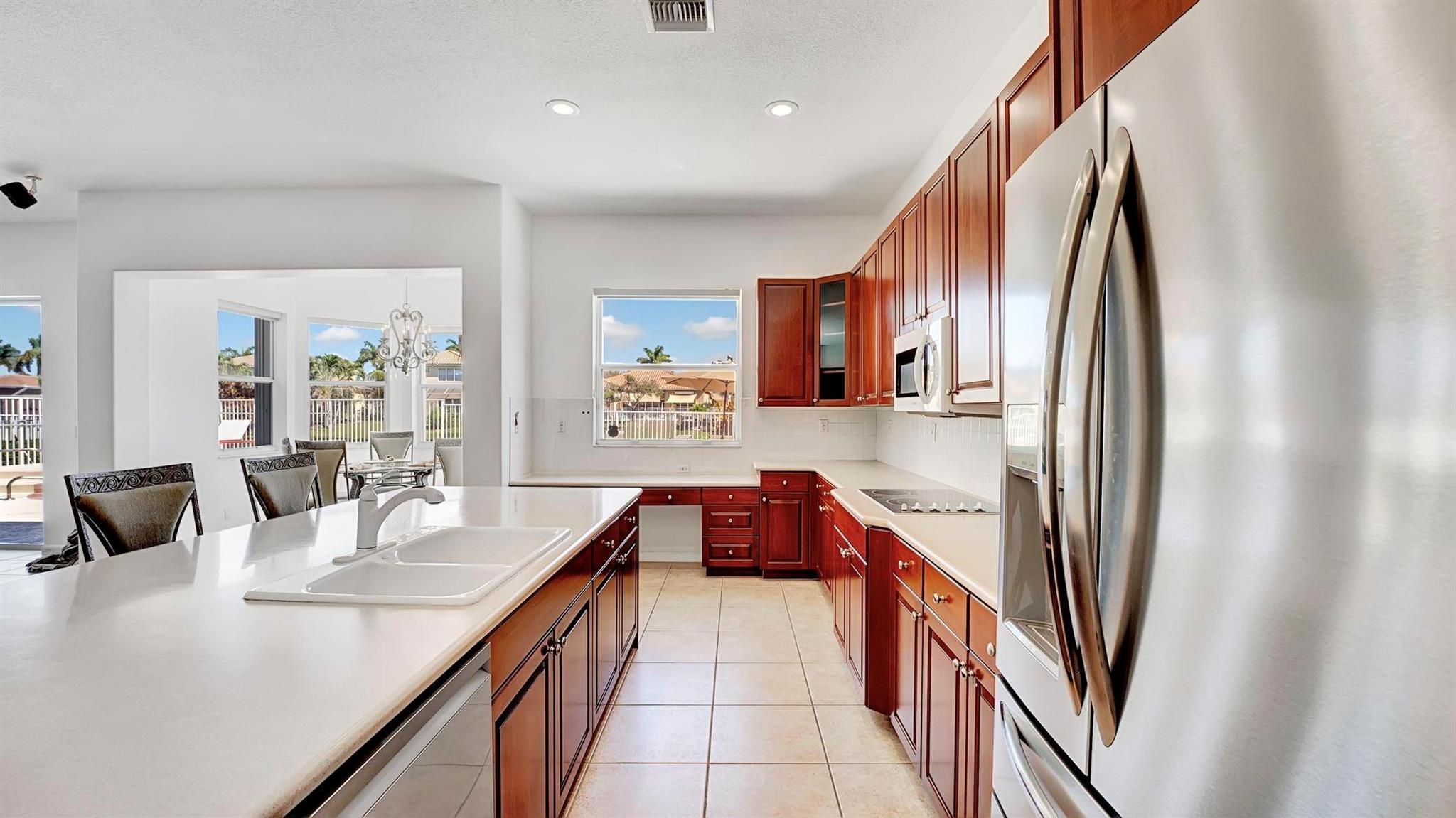 Photo 7 of home located at 6741 Finamore Circle, Lake Worth FL