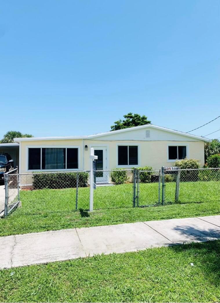 2730 Avenue Avenue, Riviera Beach, Florida 33404