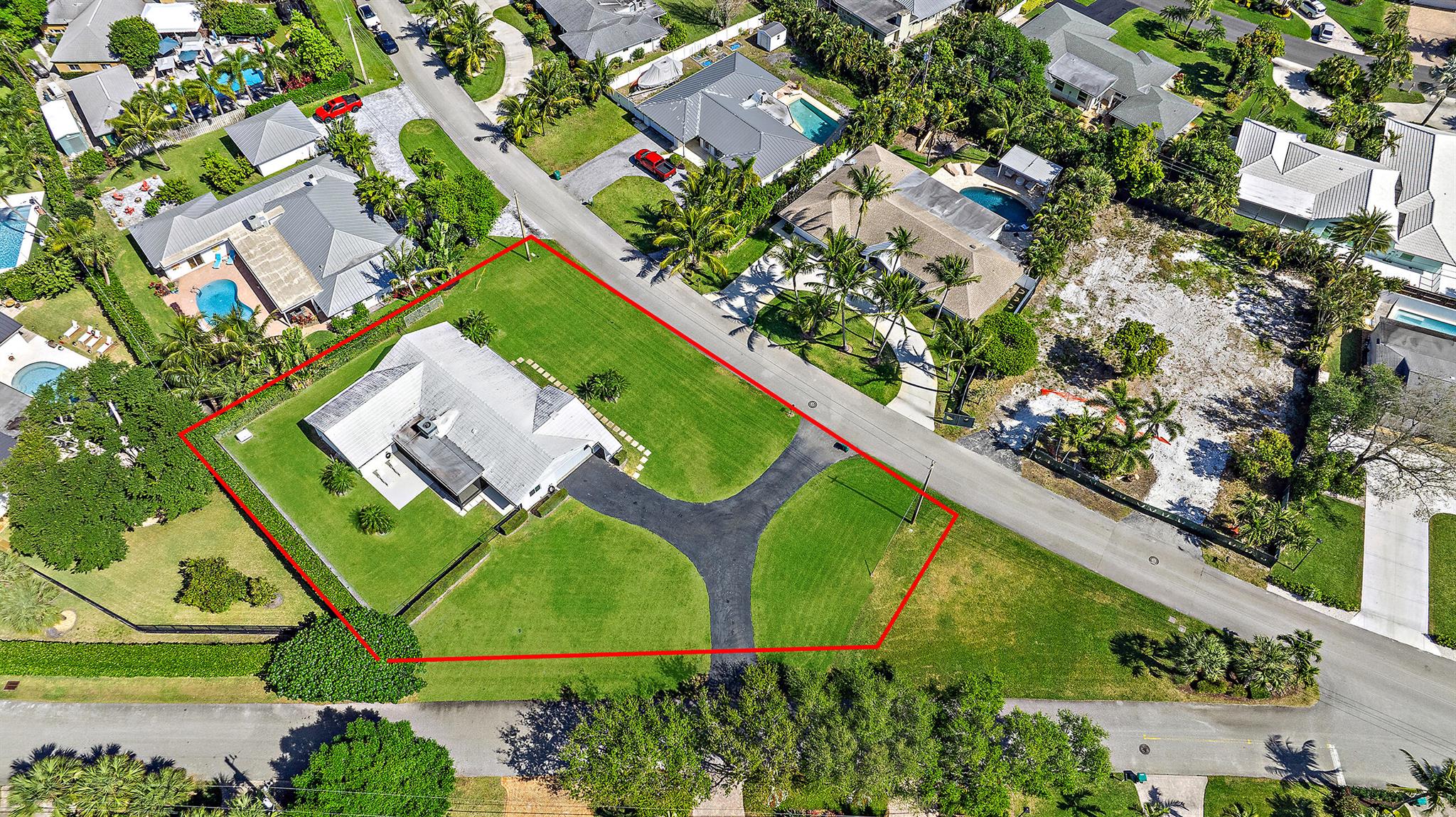 Welcome to 121 River Drive in Tequesta Country Club! This beautifully maintained 4-bedroom home offers over 2,000 square feet of living space, multiple expansive living areas, an open-concept kitchen, a 2 car garage, a buried propane tank, a full house generator and sits on a oversized, nearly half-acre lot. This property is a must-see, with its prime location and being one of the single largest lots in Tequesta Country Club, this opportunity is very rare. Enjoy easy access to the water, perfect for launching kayaks, paddle boards, or boats, or simply relaxing and watching sunsets over the Loxahatchee River. Don't miss out on this rare opportunity to own a piece of paradise in one of Tequesta's most desirable communities!