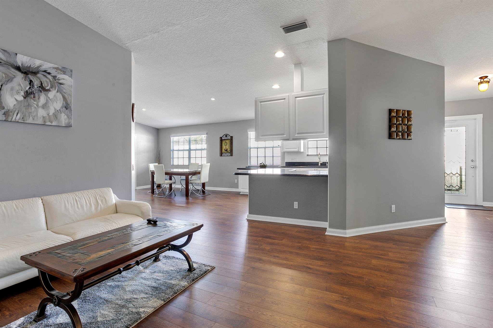Image to showcase the property located at 5023 Magnolia Bay Circle