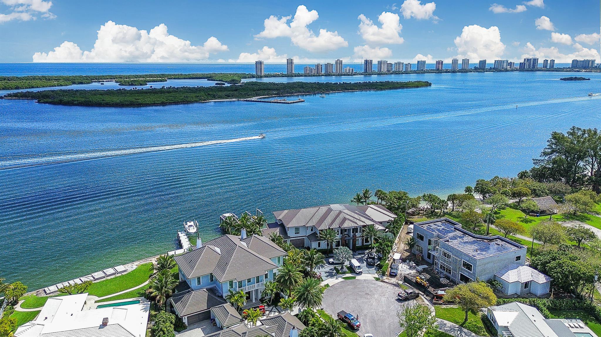 Showcase Image of listing 706 Lakeside Circle