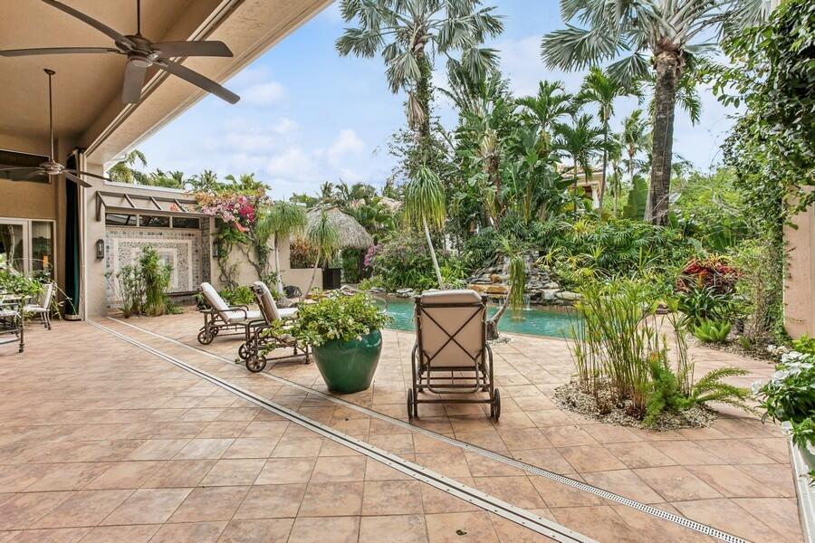 Photo 3 of home located at 404 Mariner Drive, Jupiter FL