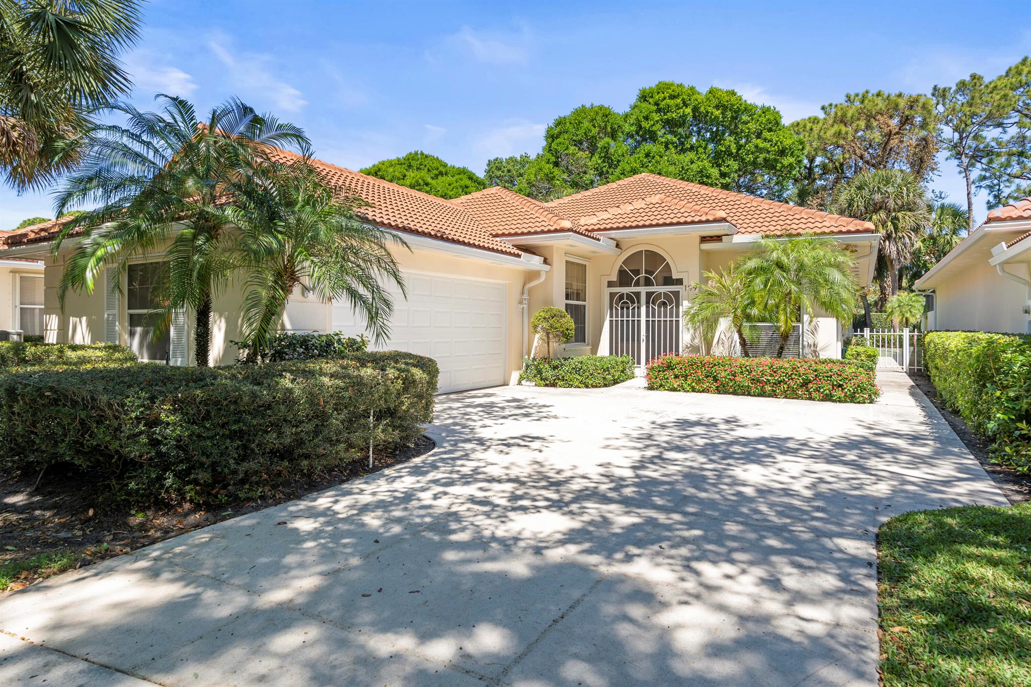 199 Tall Oaks Circle, Palm Beach Gardens, Florida 33410