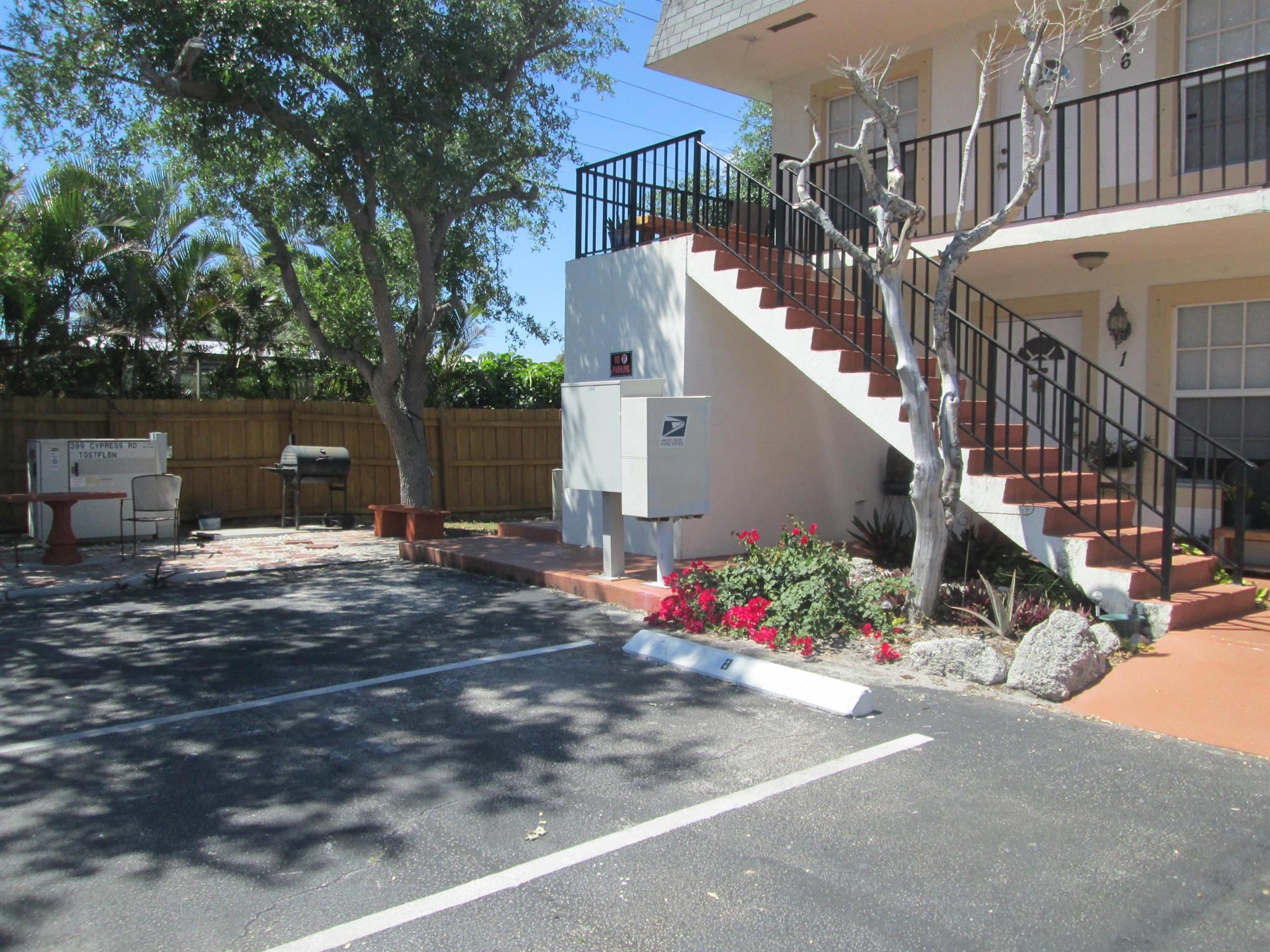 Image to showcase the property located at 405 N Cypress Drive 4