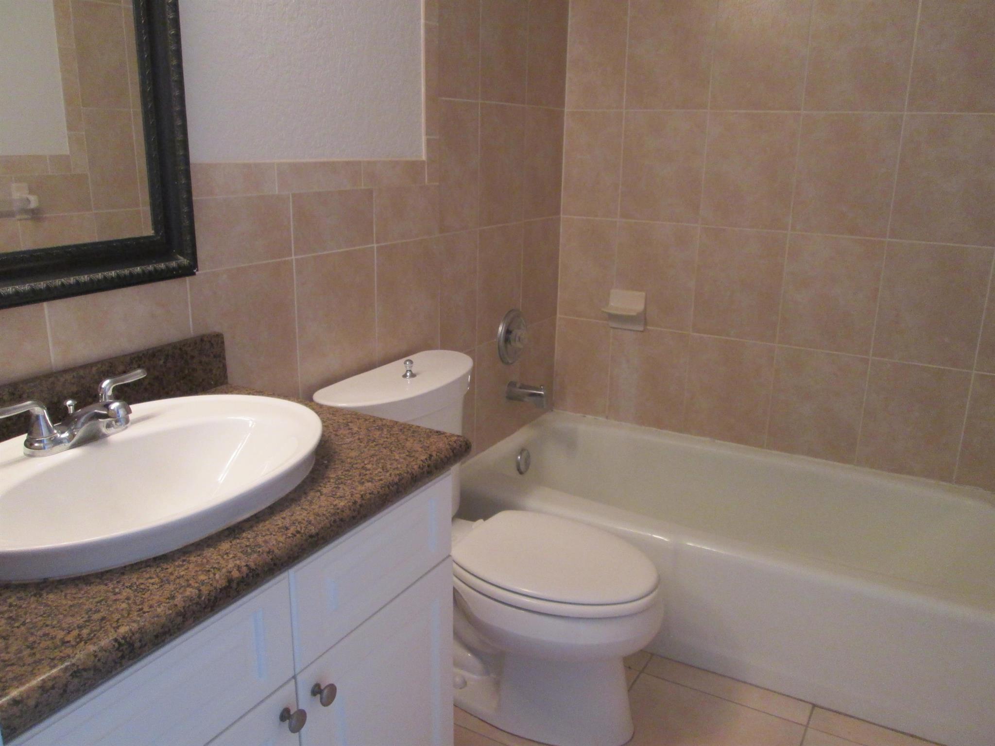 Image to showcase the property located at 405 N Cypress Drive 4