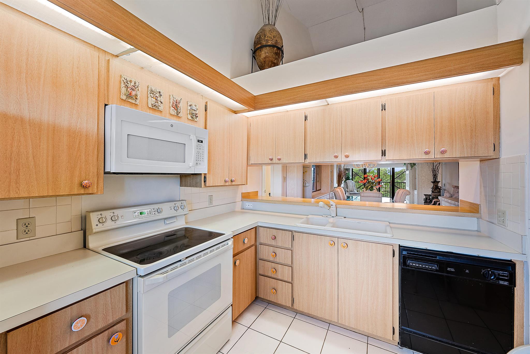 Image to showcase the property located at 1001 Seafarer Circle 502