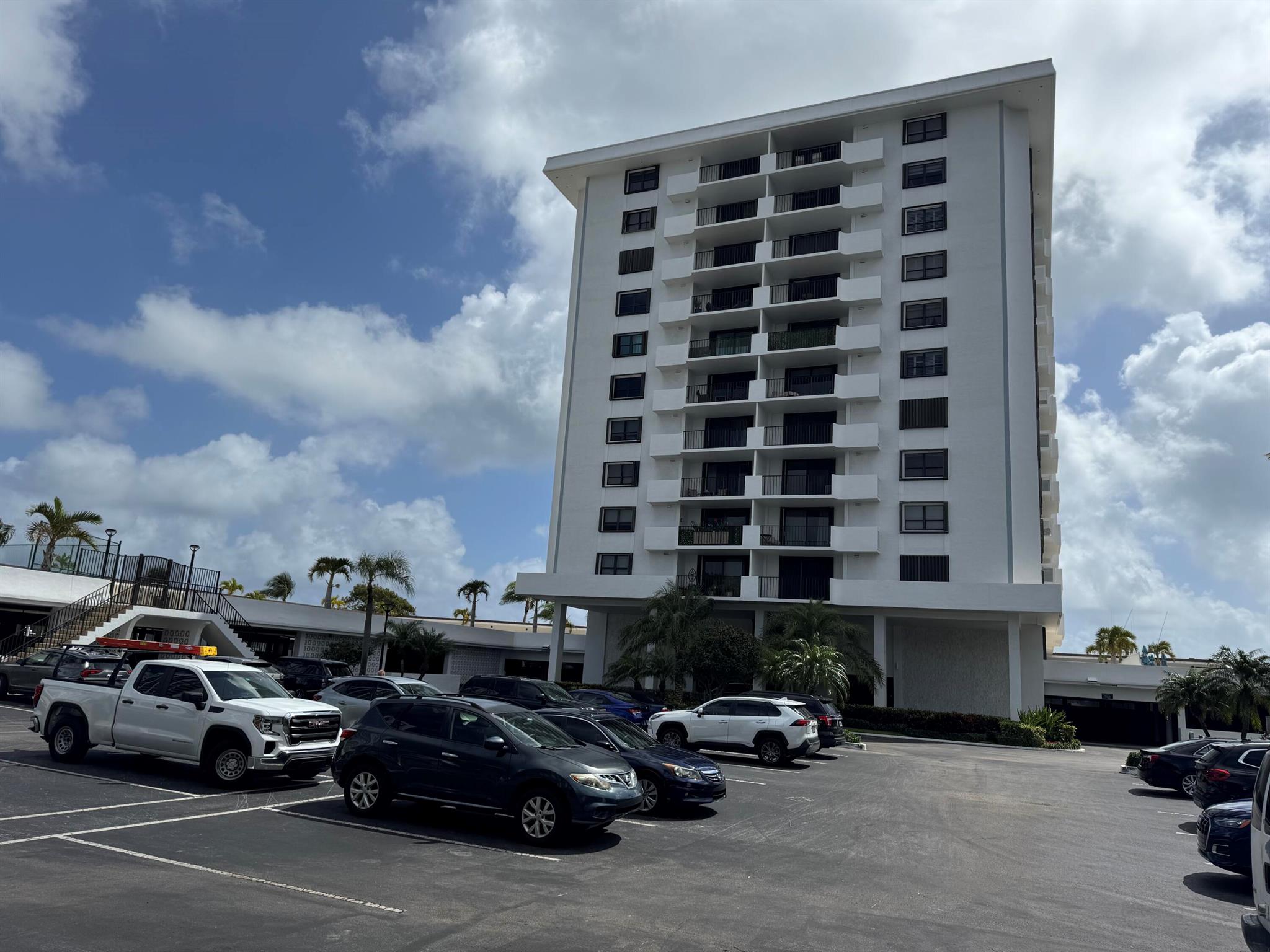 Beautiful Waterfront Manned Gated Community, With Marina And Restaurant, Community Room, Pool, And Tennis. Walk To Shopping, Restaurants, Stores, 5 Minute Drive To The Beach And The Gardens Mall, Possibility To Add Your Own Washer Dryer.