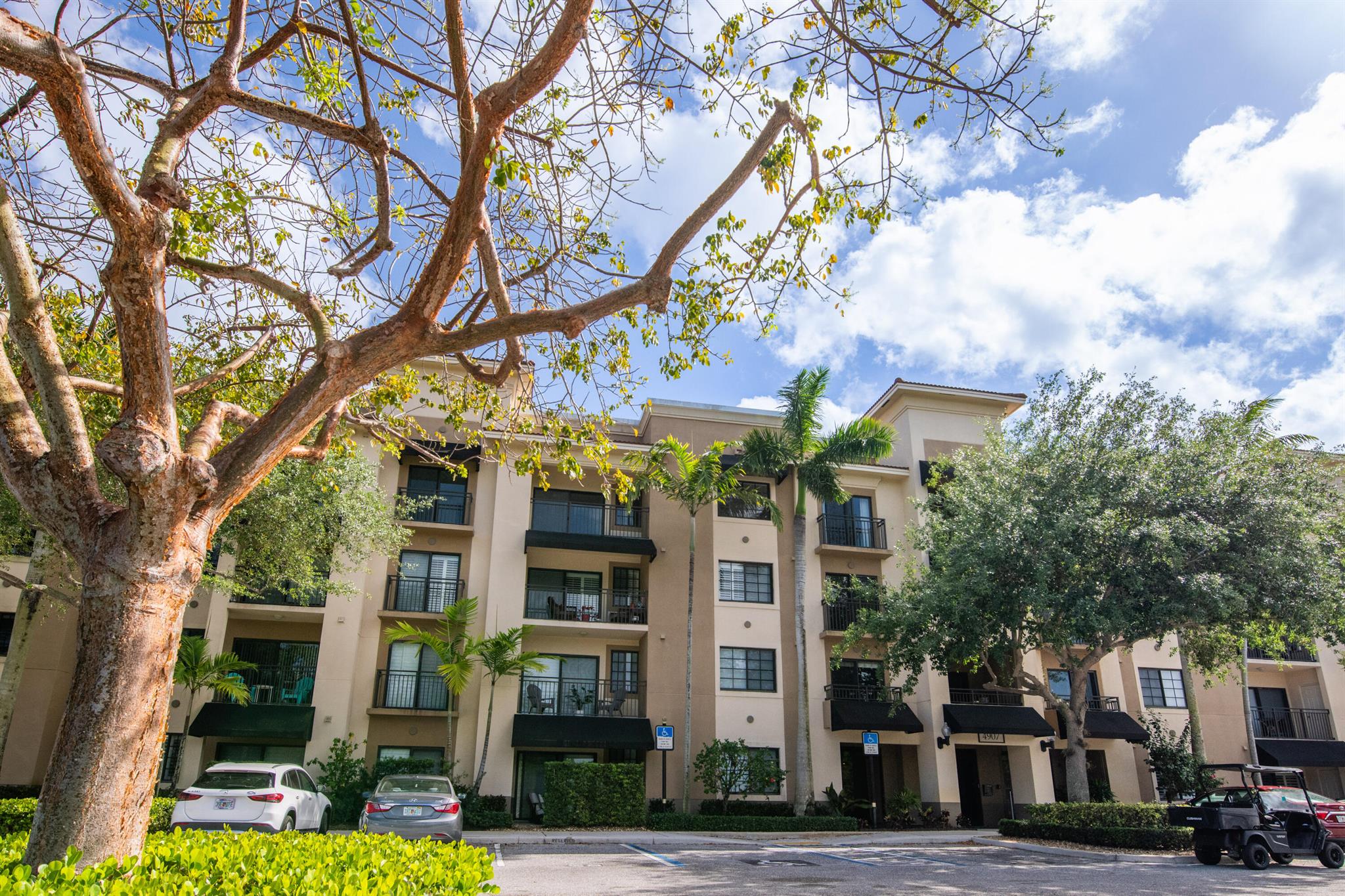 Image to showcase the property located at 4907 Midtown Lane 1411