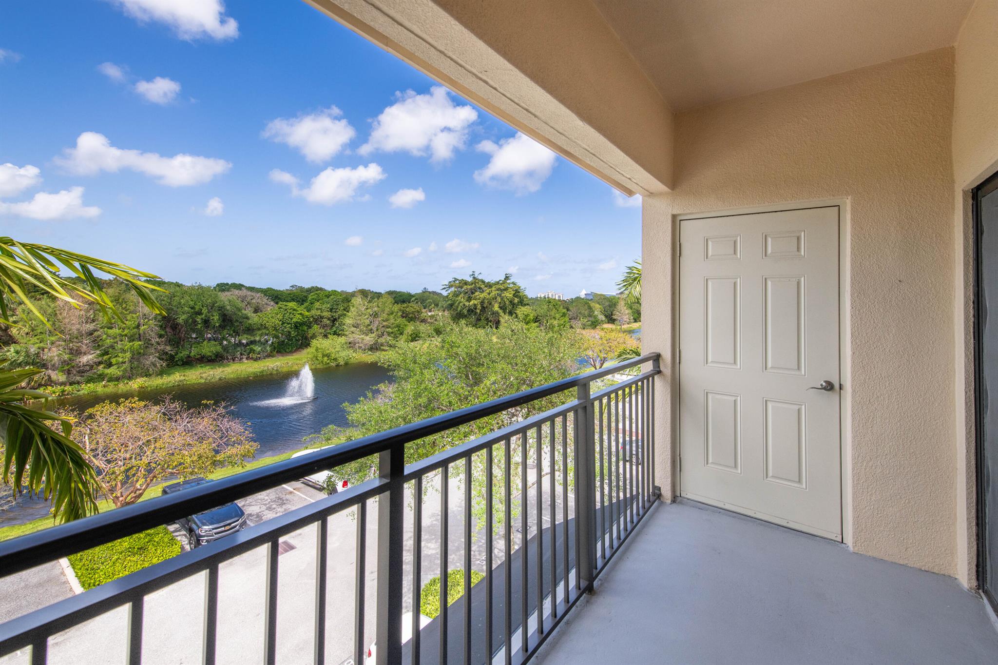 Image to showcase the property located at 4907 Midtown Lane 1411
