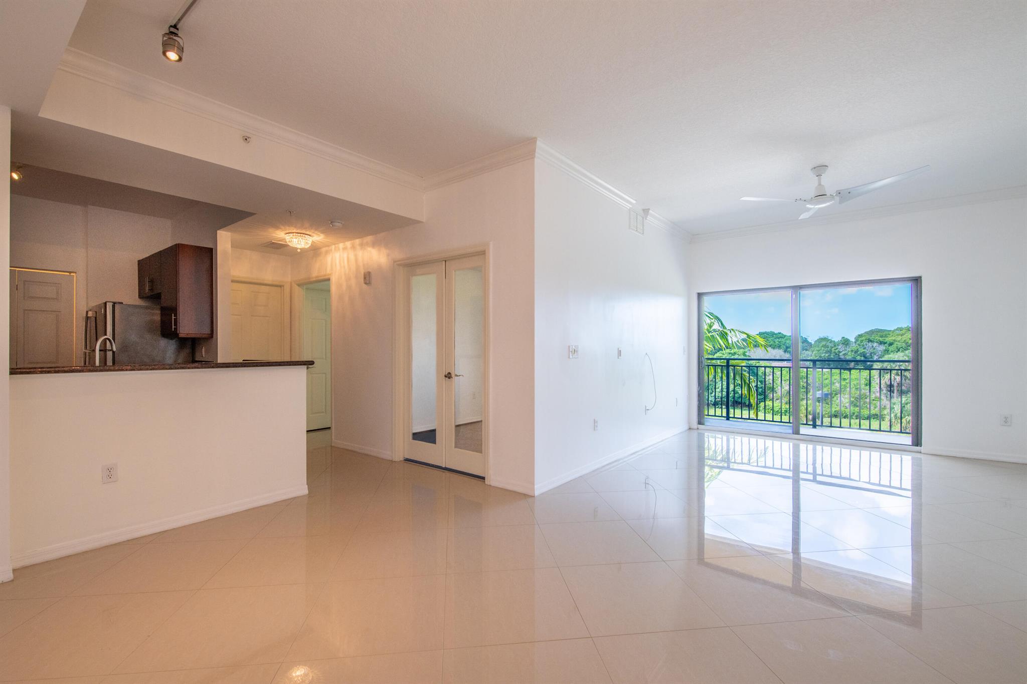 Image to showcase the property located at 4907 Midtown Lane 1411