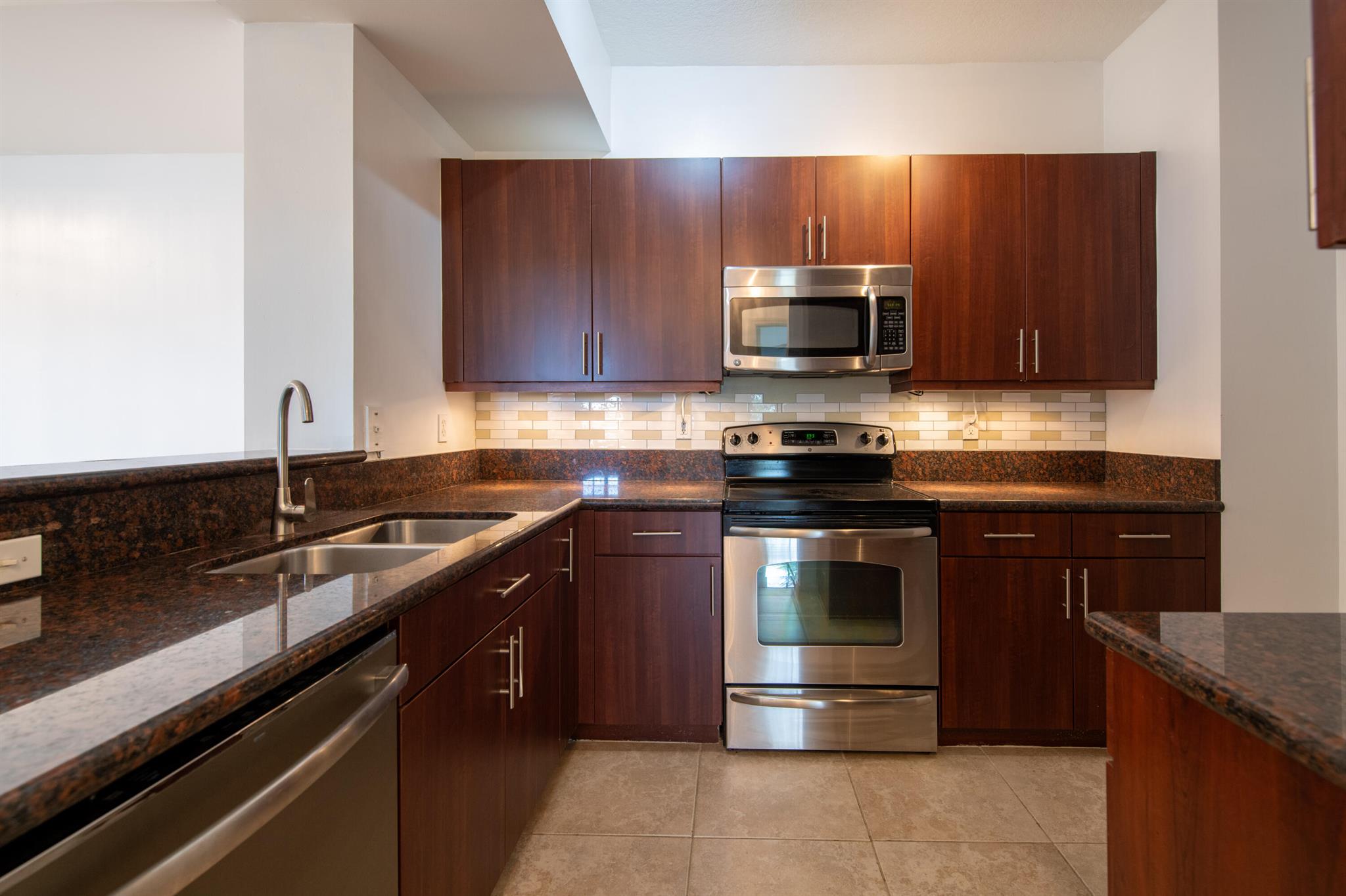 Image to showcase the property located at 4907 Midtown Lane 1411