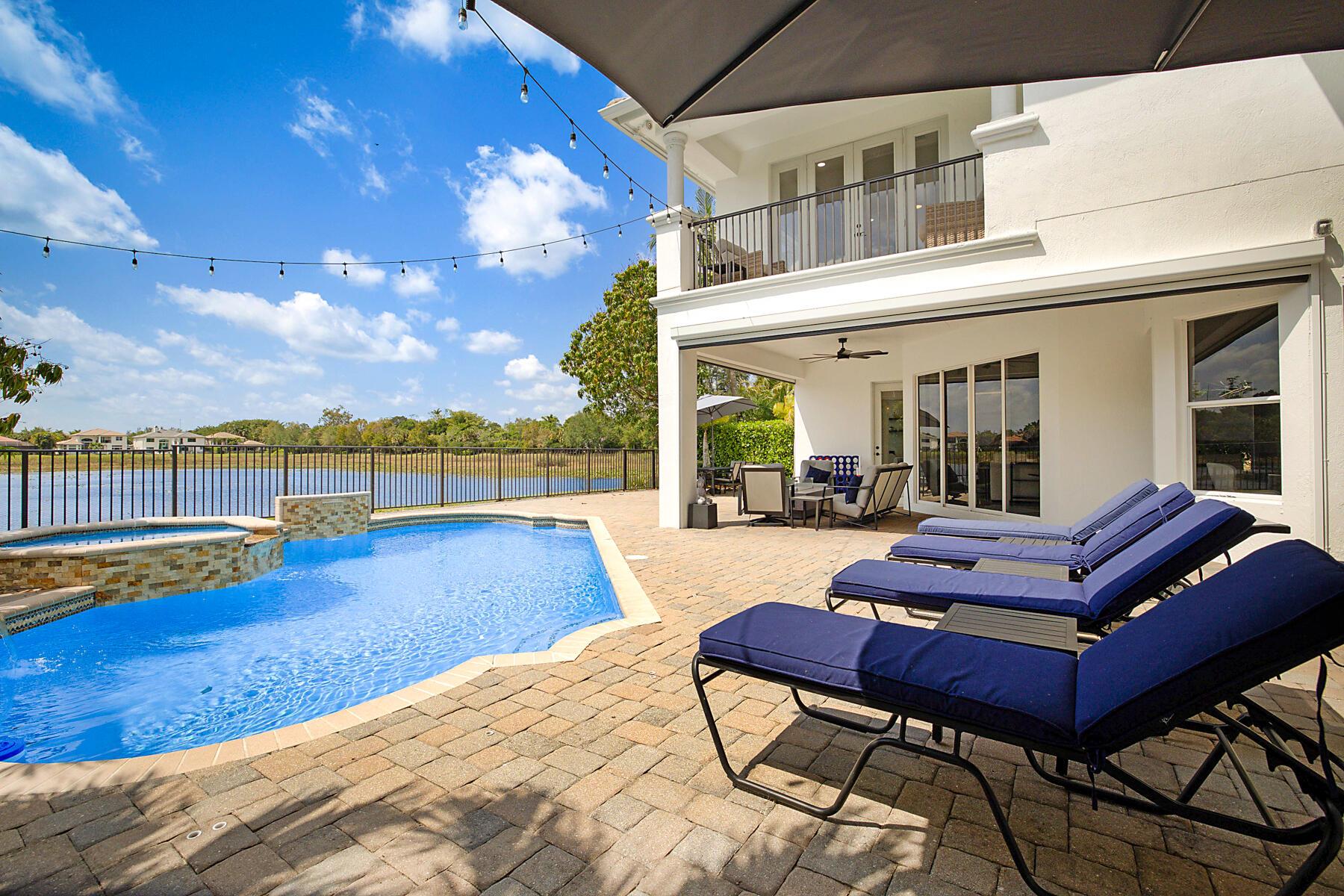 Photo of 533 Edgebrook Lane, Royal Palm Beach, FL 33411