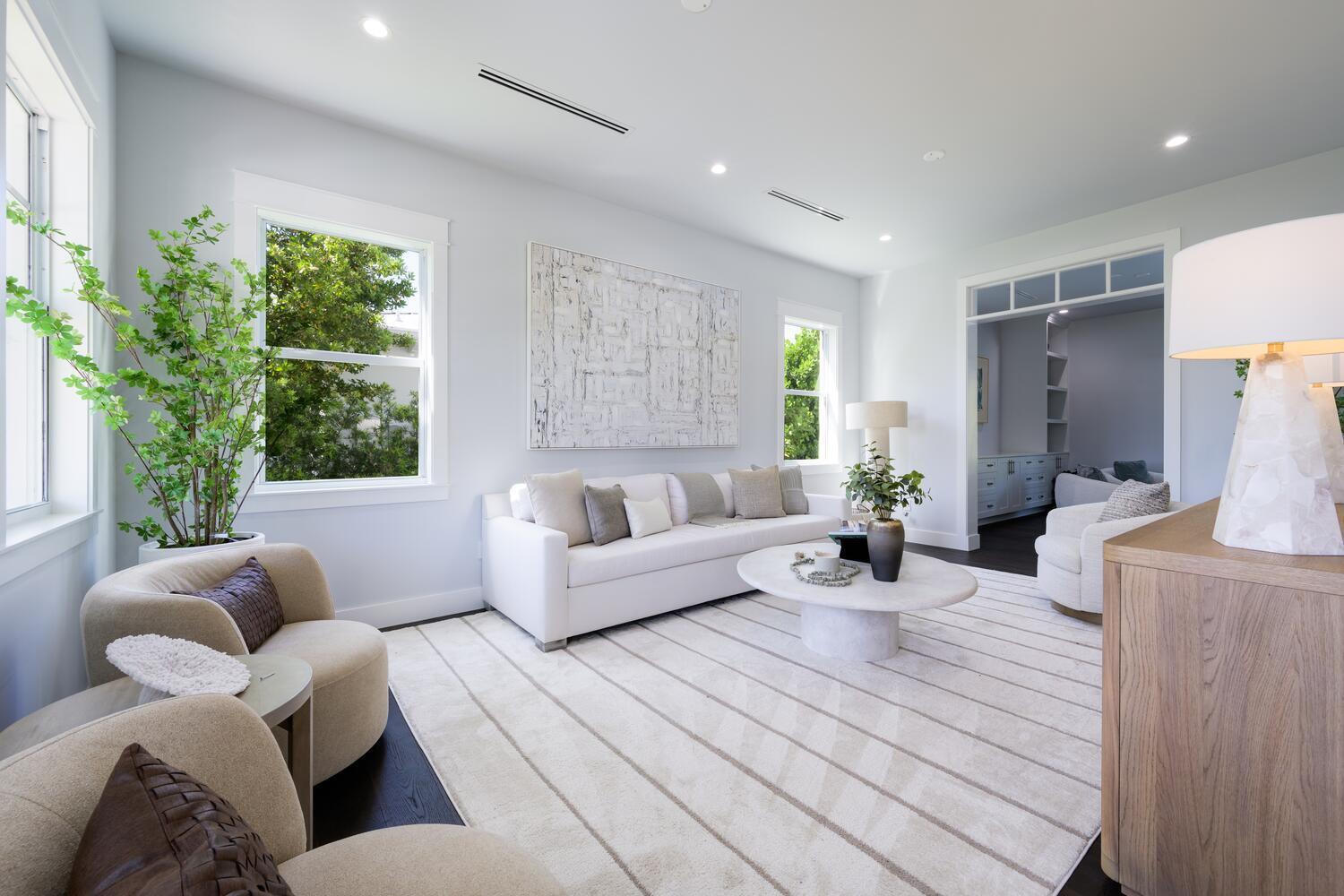 Image to showcase the property located at 11823 Lake Shore Place