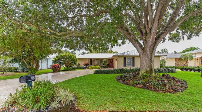 Looking for a small quiet  Boutique Community? ... Stop looking....you have found it! Little Club is a hidden GEM located in the quaint village of Tequesta. Come see this updated sweet home with a split floor plan, open kitchen & a large enclosed glass lanai for extra living area.  Large kitchen Island open ups to living area creating a Great Room feel.  The Master ensuite has a walk in shower & a large walk in Closet. Metal roof 2018. Inside Laundry Rm. Oversized garage. Zoned aprinkers from well keep the water bill down. Low HOA includes unlimited golf at the 9 hole golf course.  Community Clubhouse with planned activities. Tennis, Bocce Ball,  Pickleball, Shuffleboard. Quiet street location with limited traffic. HOA covers common areas, fiber optic cable, wifi & trash. All sizes approx
